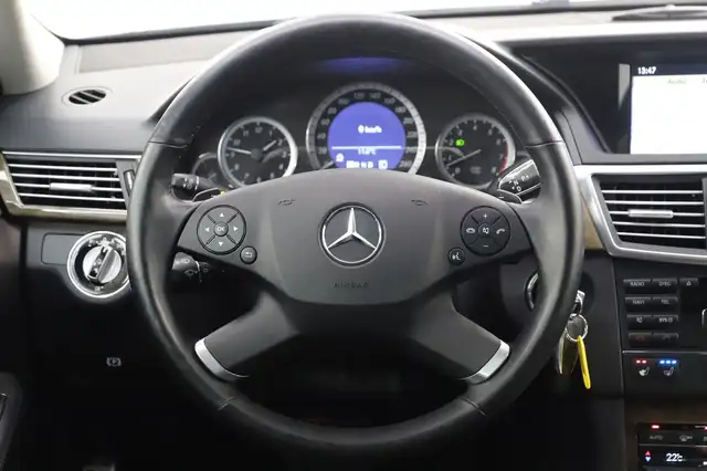 Mercedes-Benz E-Class view 19