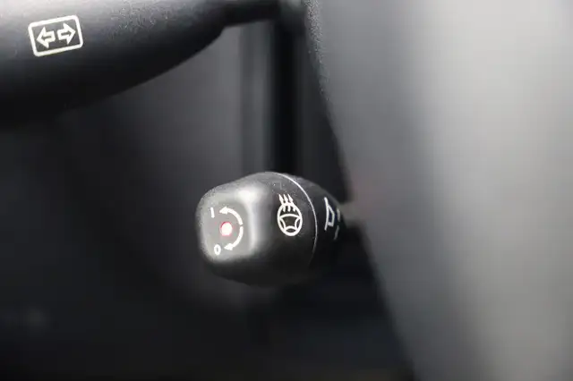 Mercedes-Benz E-Class view 23