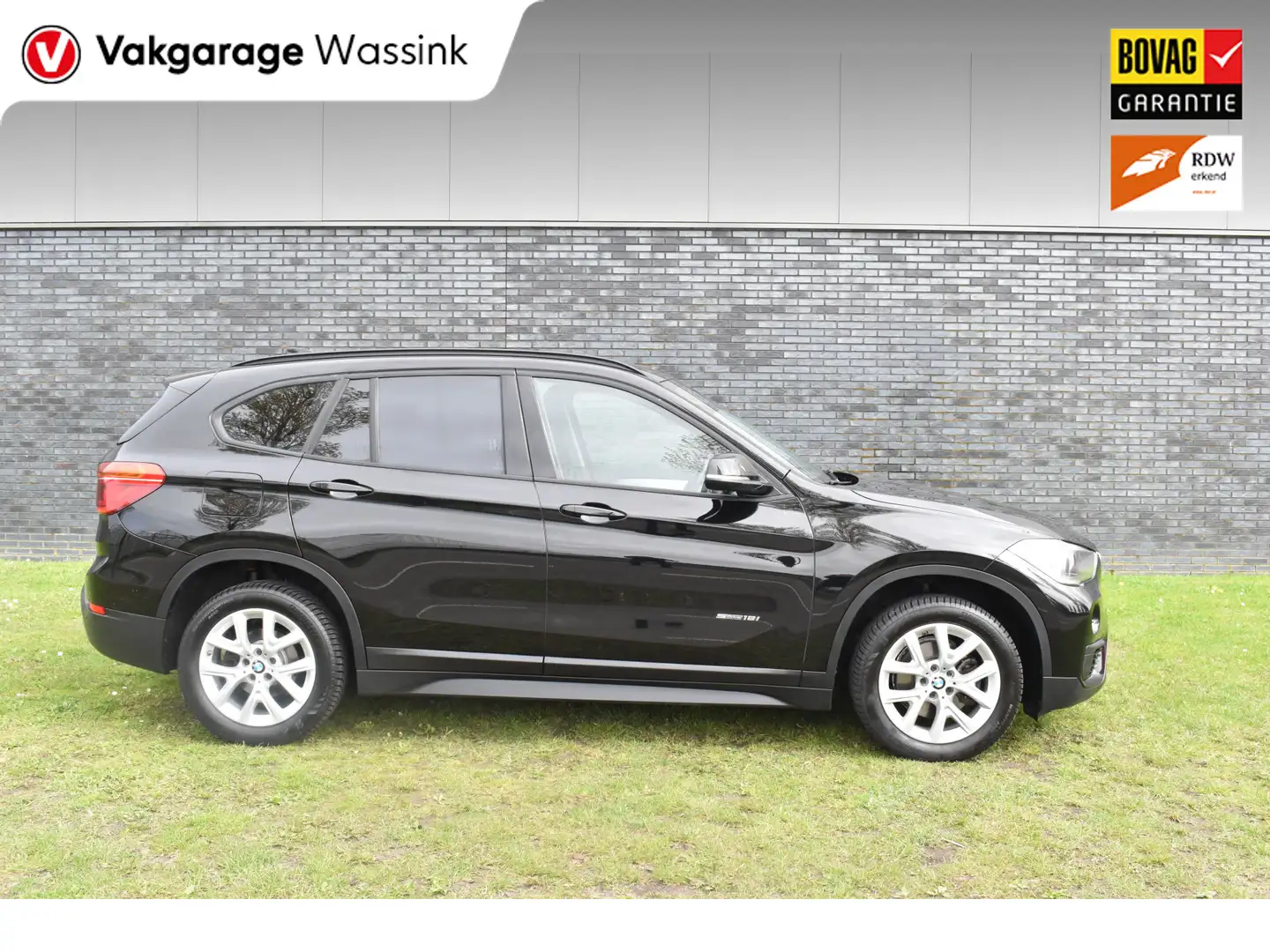 BMW X1 sDrive18i Navigatie Privacy glas hoge instap Zwart - 1