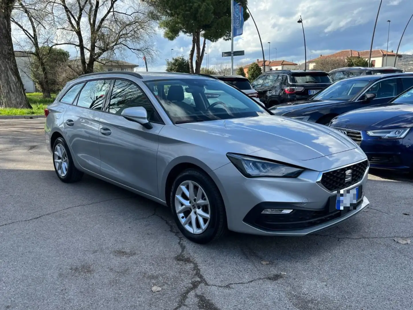 SEAT Leon Sportstourer MHEV PROMO! 1.0 eTSI 110 CV DSG Style Argento - 1