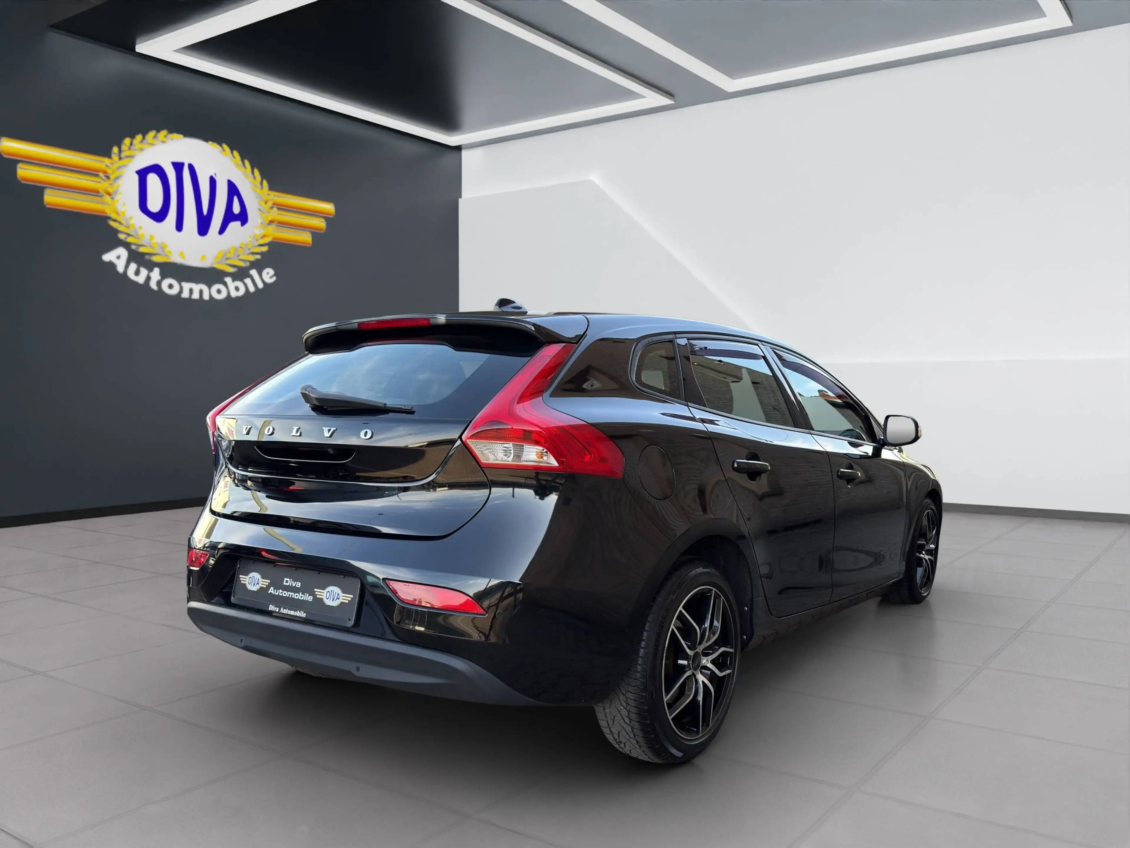 Volvo V40 1.5 You! — photo 2