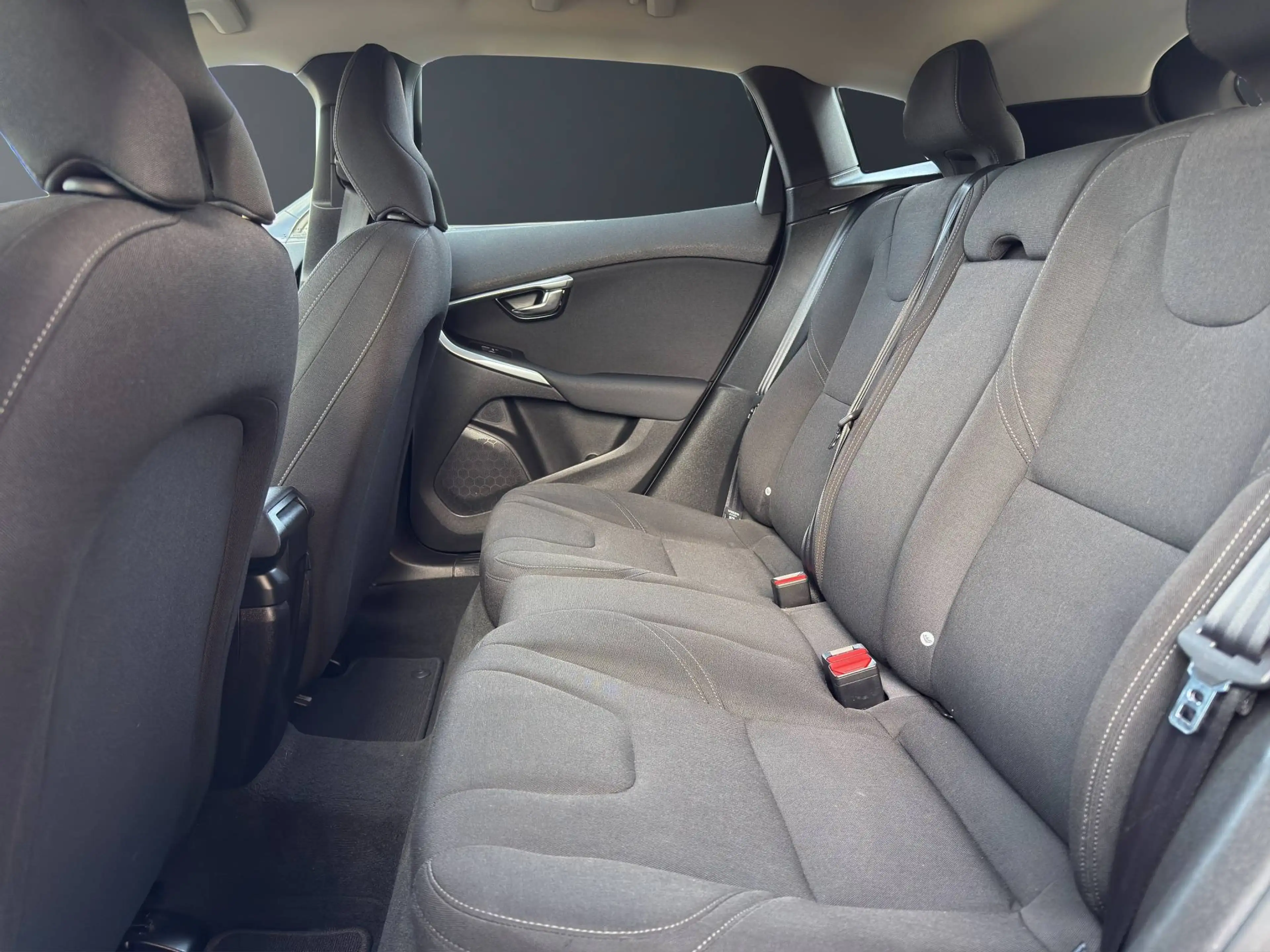 Volvo V40 1.5 You! — photo 15