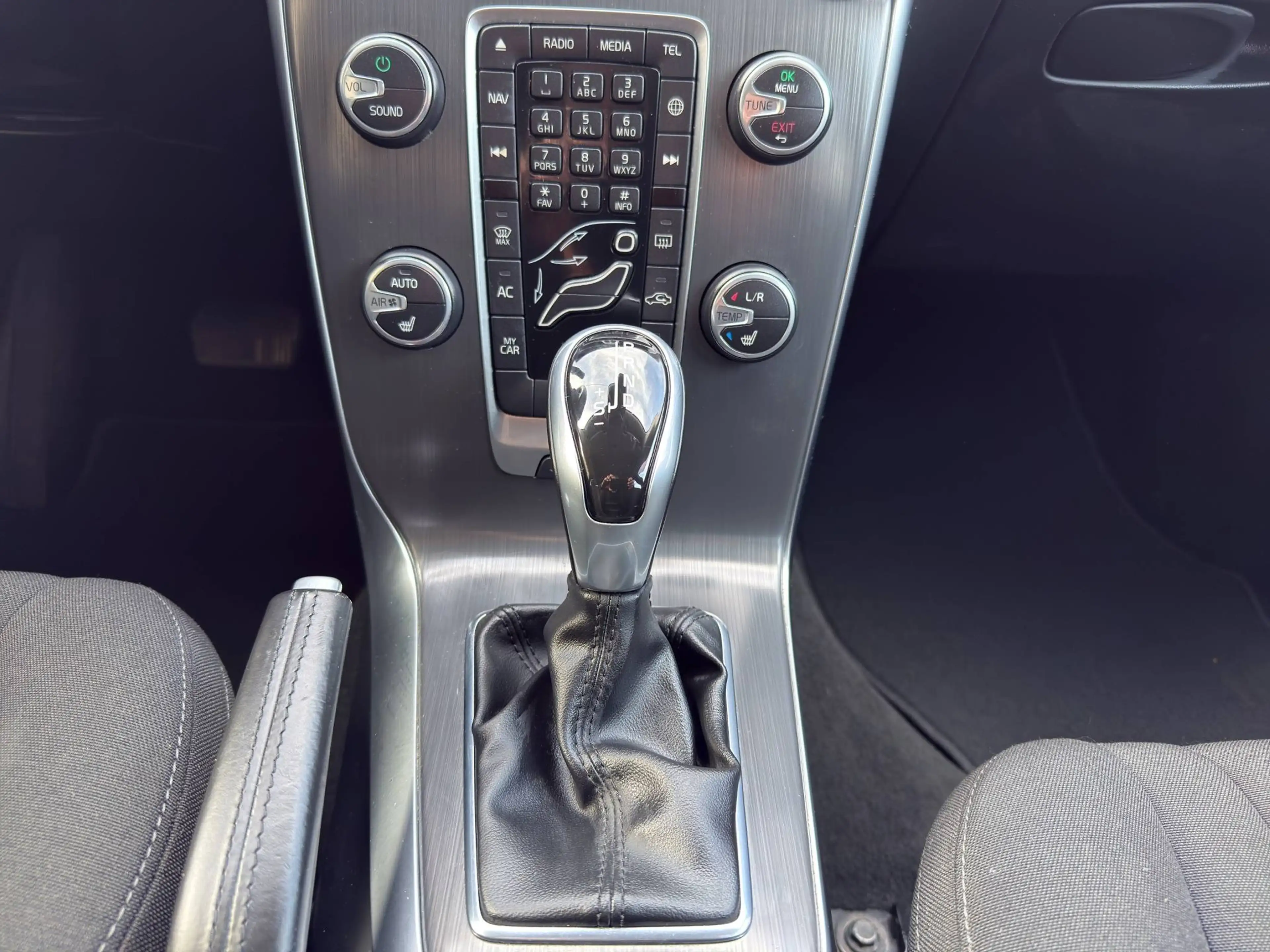 Volvo V40 1.5 You! — photo 14