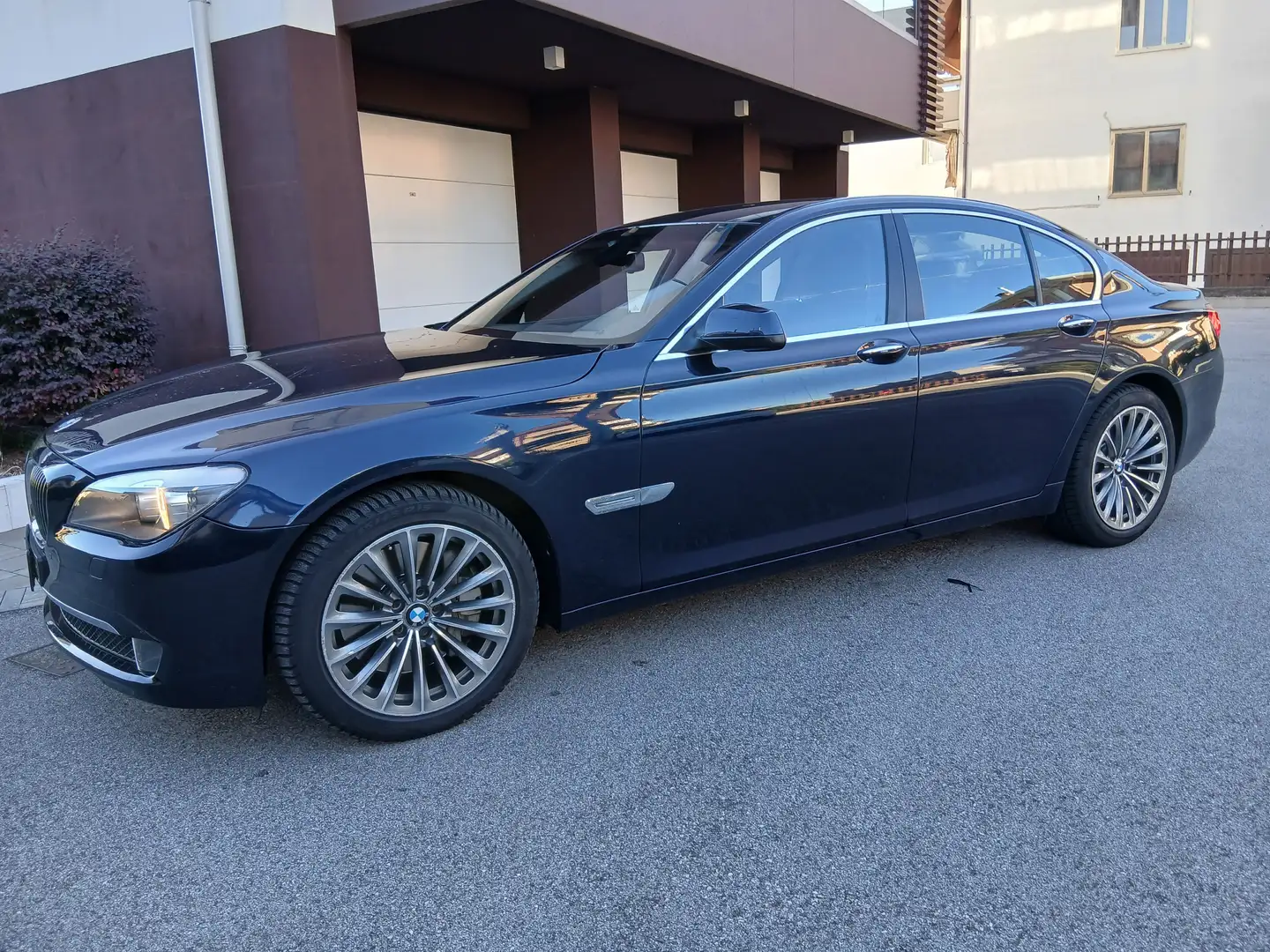 BMW 750 i Eccelsa automatica ....UNICO PROPRIETARIO Blu/Azzurro - 1