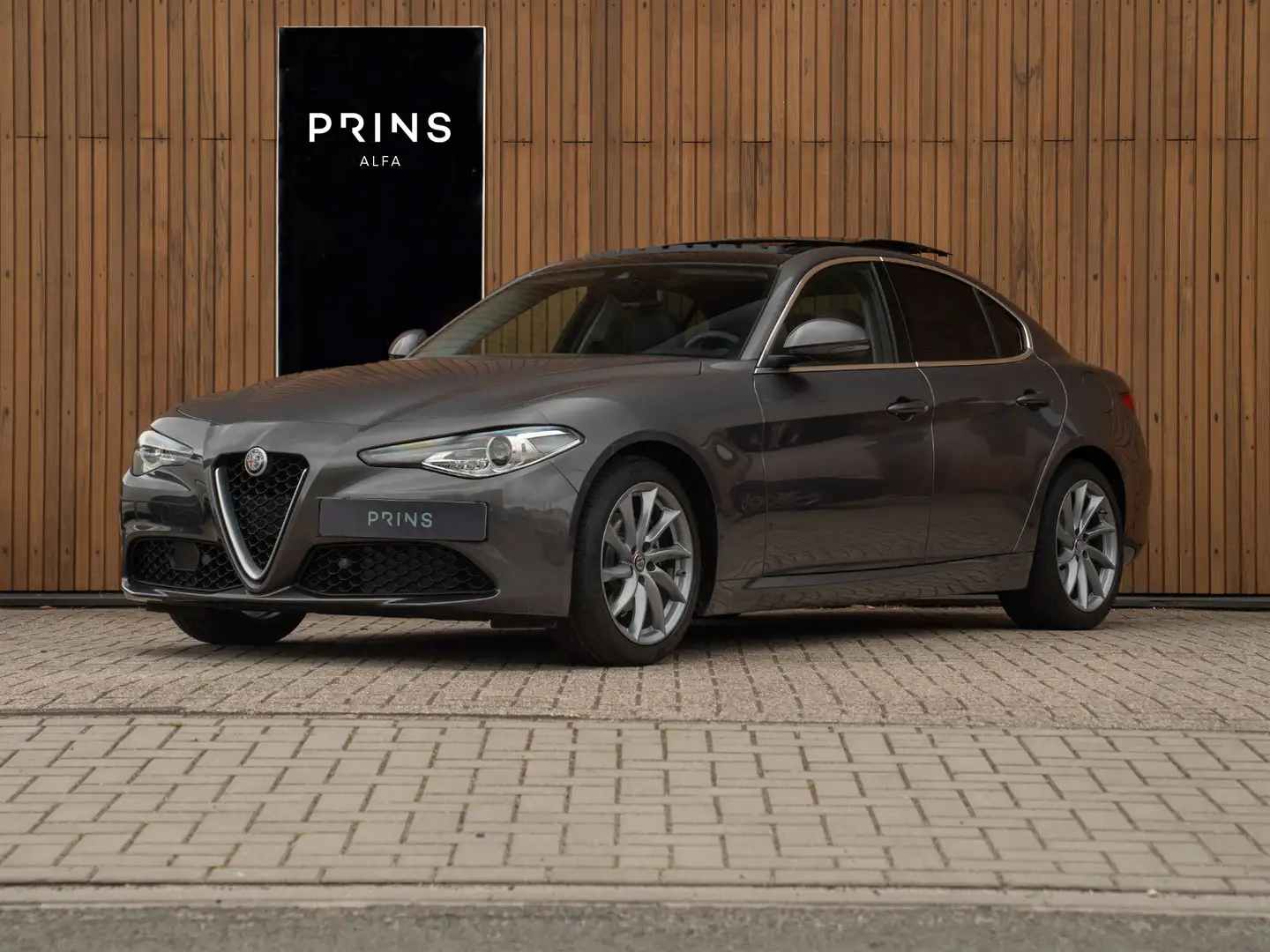 Alfa Romeo Giulia 2.0T Super | Pano-dak | Leder | CarPlay | Veloce b Grijs - 1