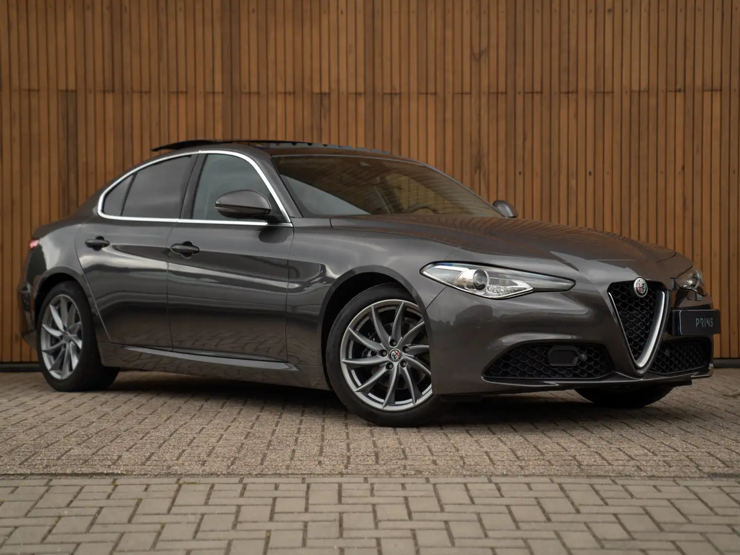 Alfa Romeo Giulia 2.0T Super | Pano-dak | Leder | CarPlay | Veloce b Grijs - 2