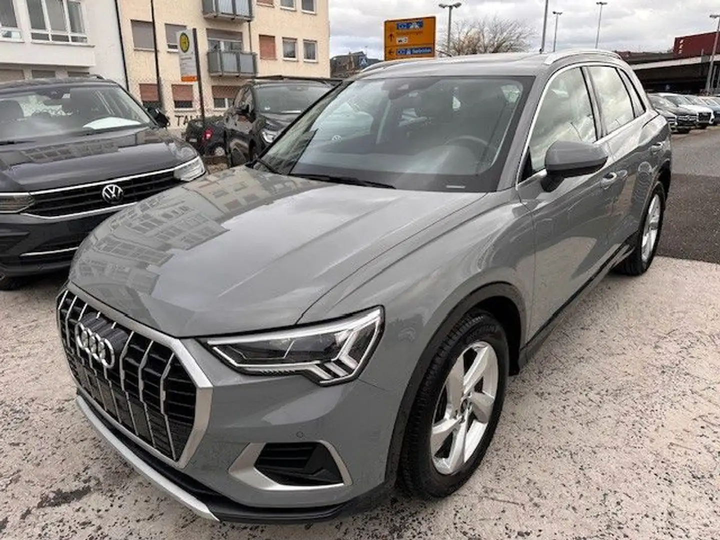 Audi Q3 35 TFSI 1,5 advanced AUTOMATIK*KAMERA Grau - 1