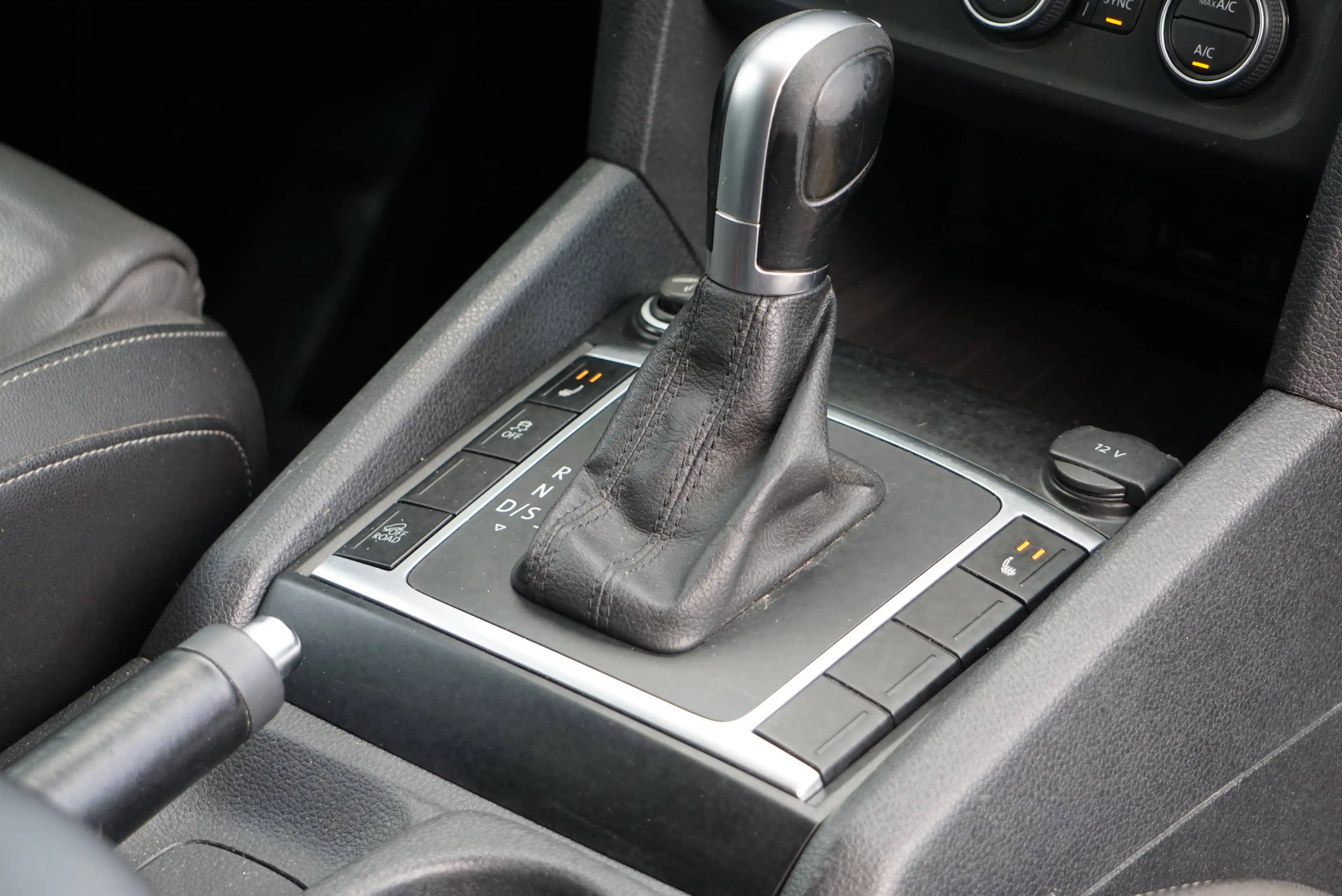 Volkswagen Amarok 3.0 V6 TDi 4Motion Highline TVA-BTW RECUP / CARNET COMPLET AUTO HARDTOP NAVI CAMERA UTILITAIRE — photo 13