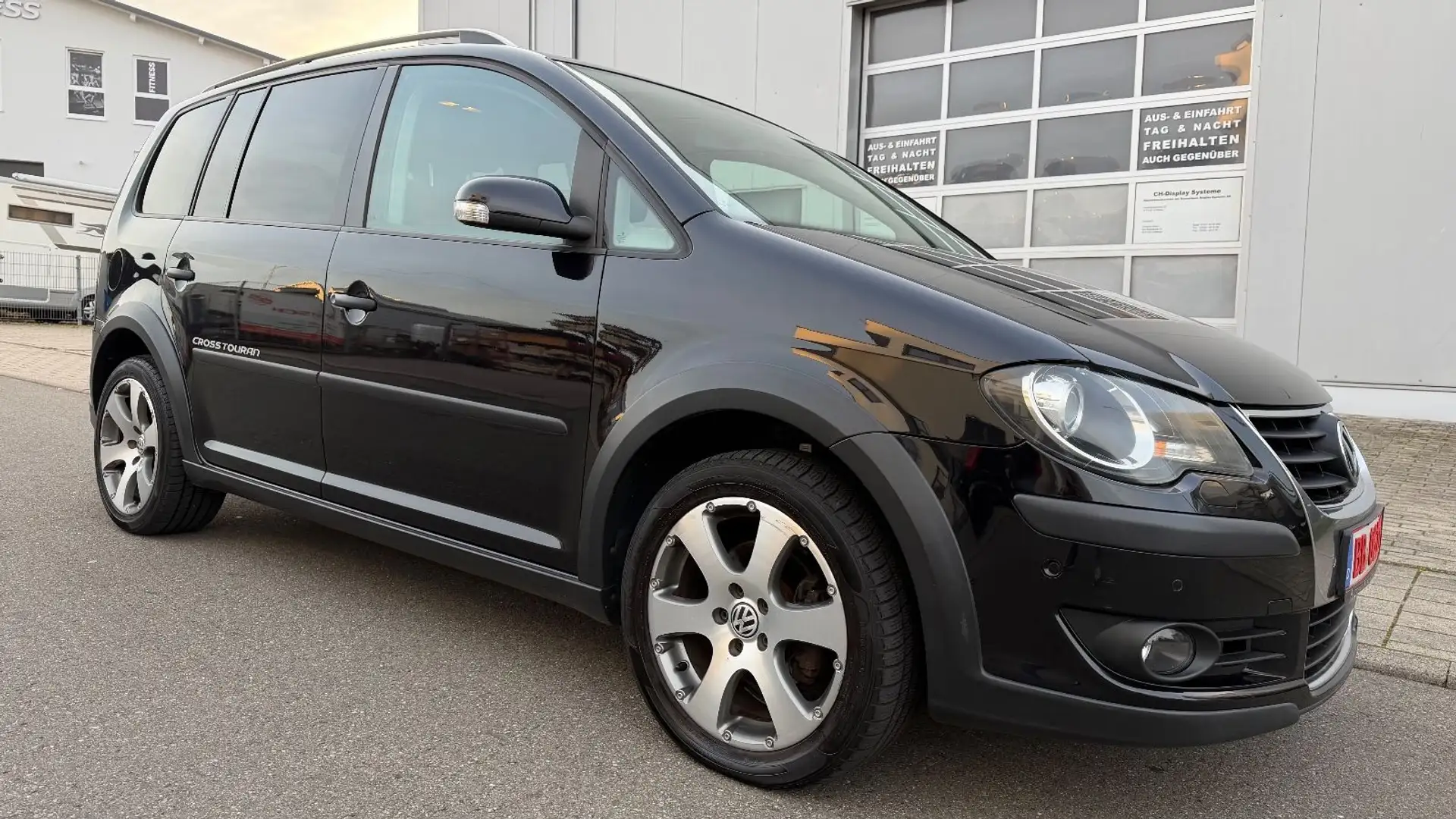 Volkswagen Touran Cross 1.4 AUTOMATIK 7-SITZER TÜV,PDC,SHZ Schwarz - 2