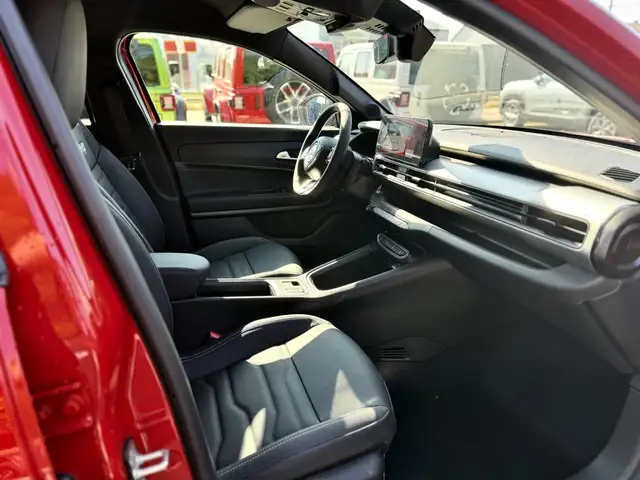 Jeep Avenger view 11