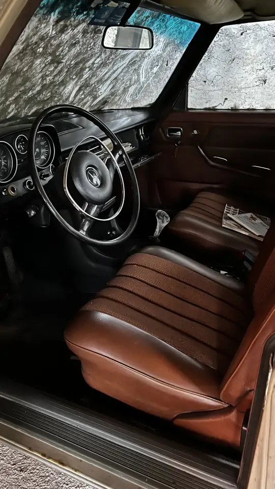 Mercedes-Benz E 200, foto 2