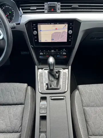 Volkswagen Passat view 14