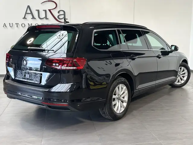 Volkswagen Passat view 4