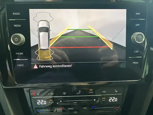 Volkswagen Passat view 17
