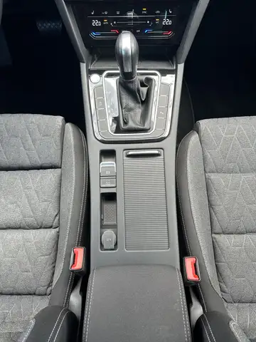 Volkswagen Passat view 15