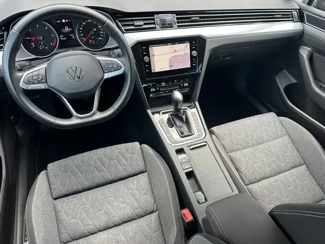 Volkswagen Passat view 13