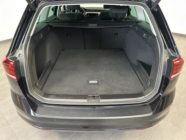 Volkswagen Passat view 6