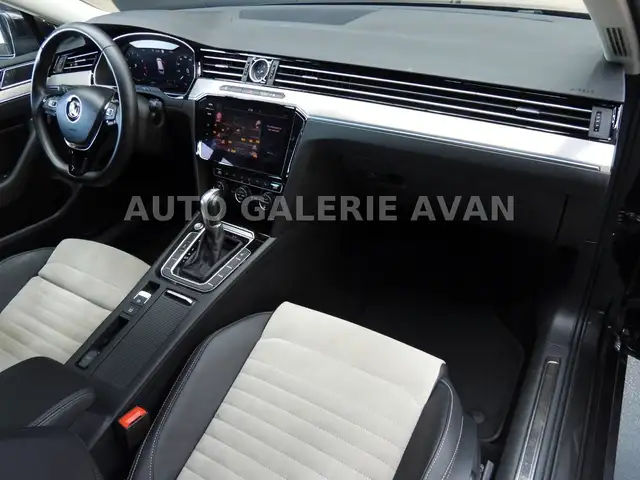 Volkswagen Passat view 17