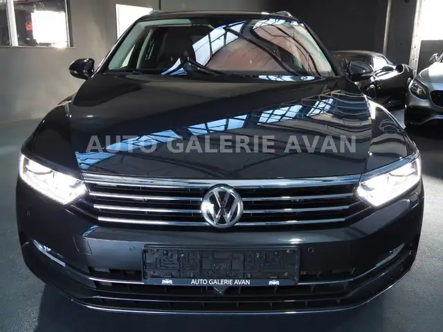 Volkswagen Passat view 5
