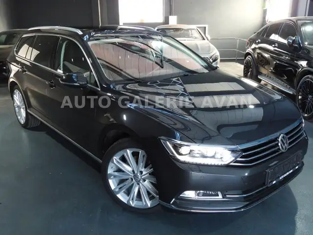Volkswagen Passat view 3