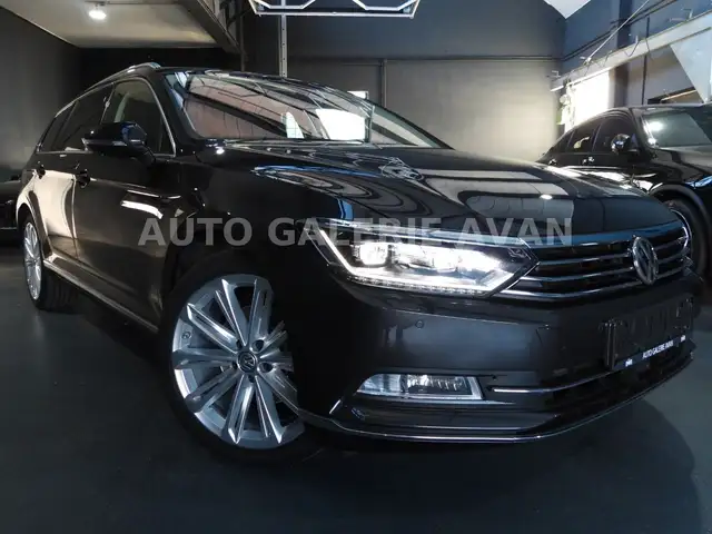 Volkswagen Passat view 2