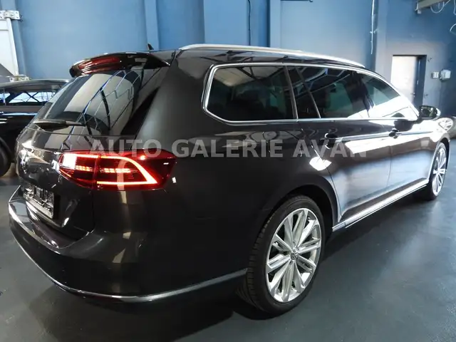 Volkswagen Passat view 4