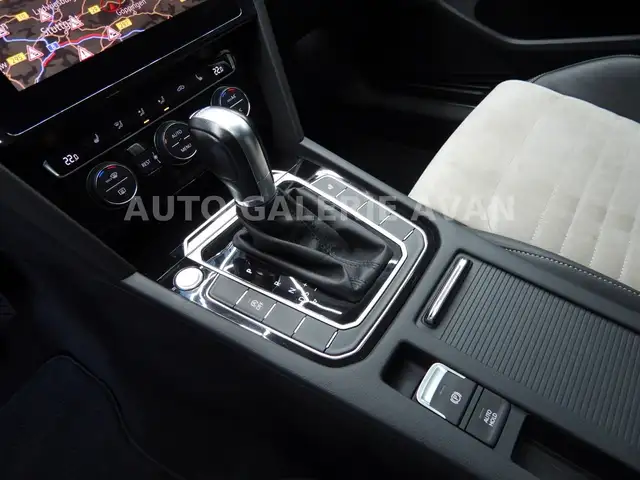 Volkswagen Passat view 22
