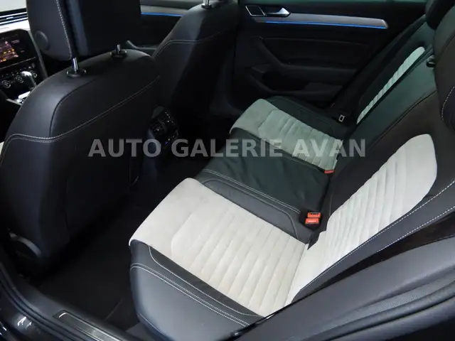 Volkswagen Passat view 19