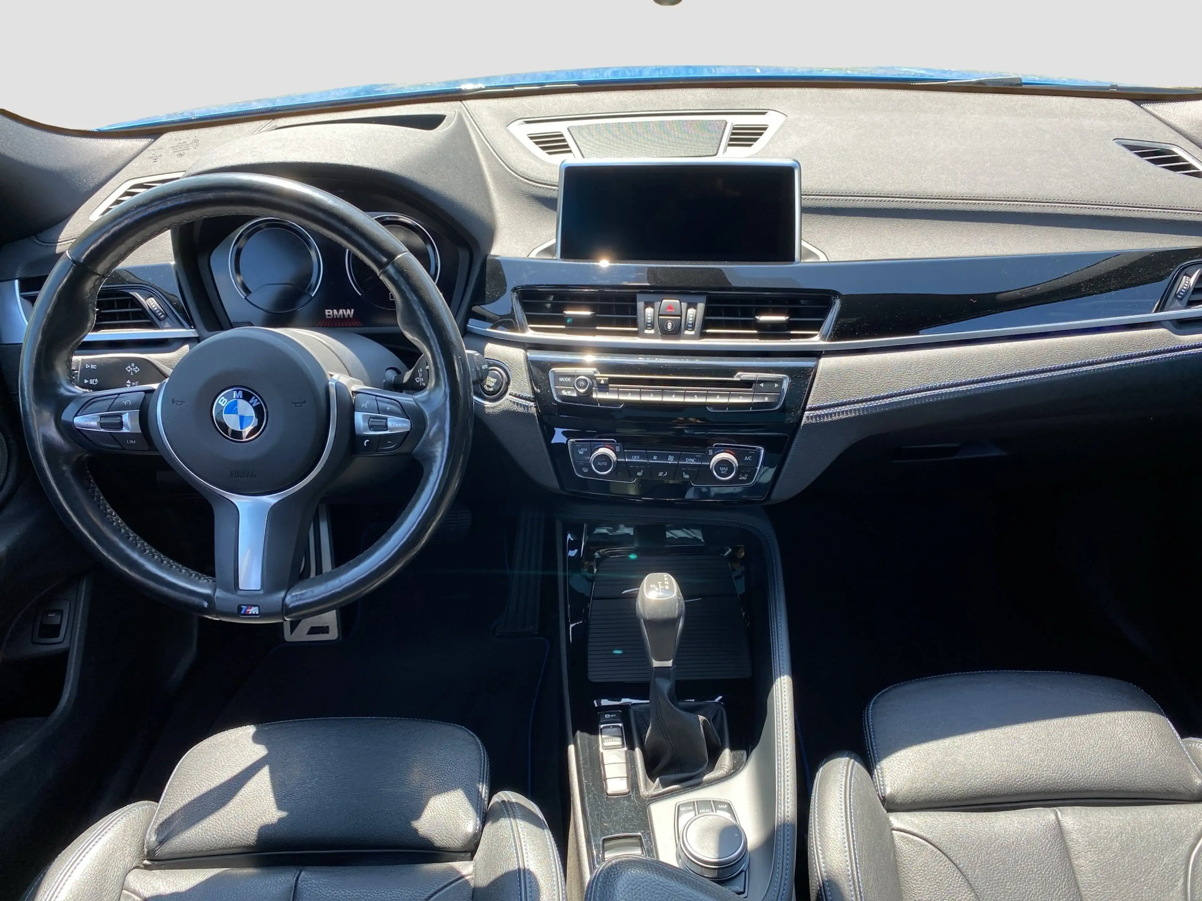 BMW X2 xDrive25d ///M-Sport LED PanoSD SpurAss HUD — photo 12