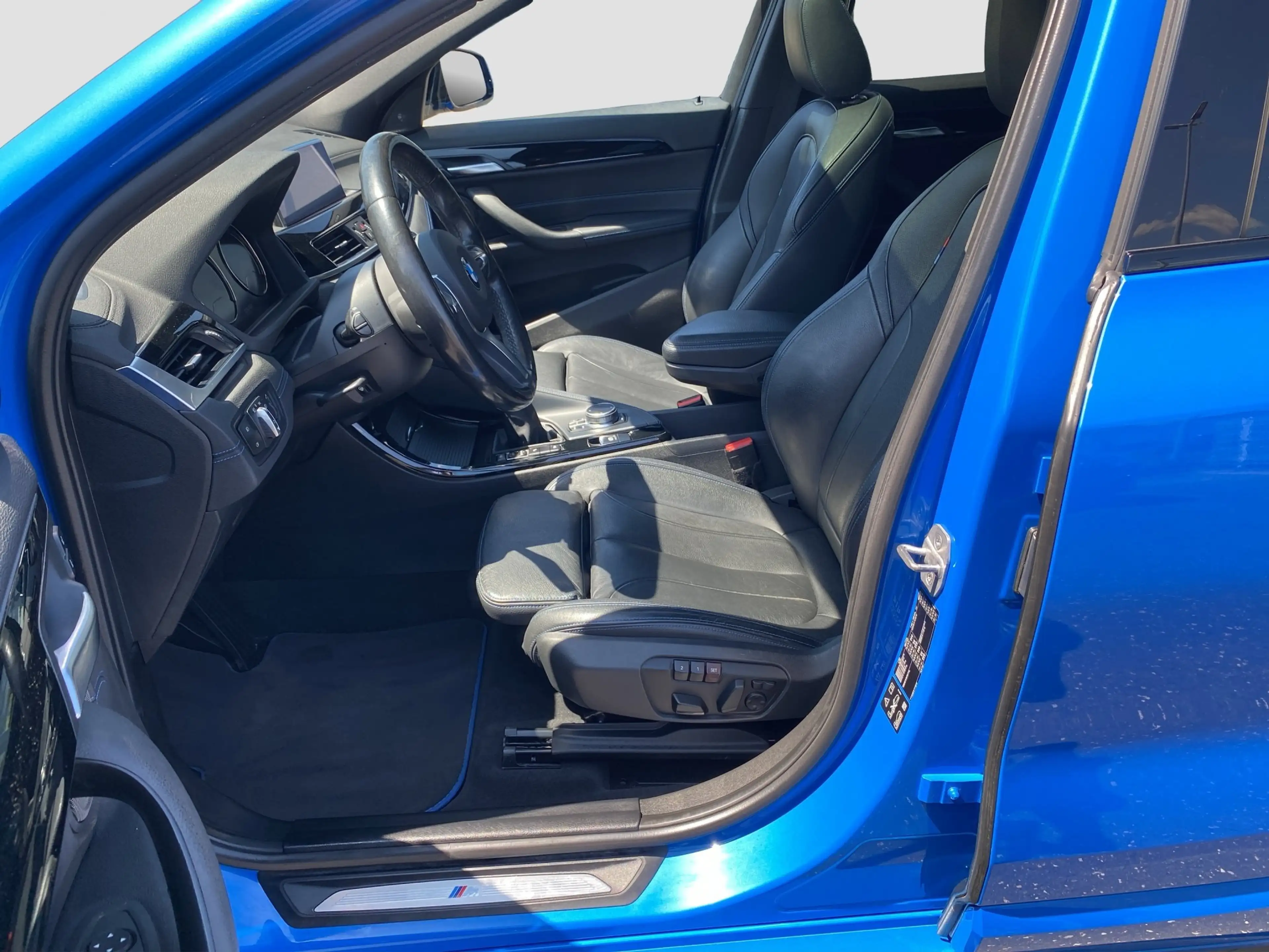 BMW X2 xDrive25d ///M-Sport LED PanoSD SpurAss HUD — photo 11