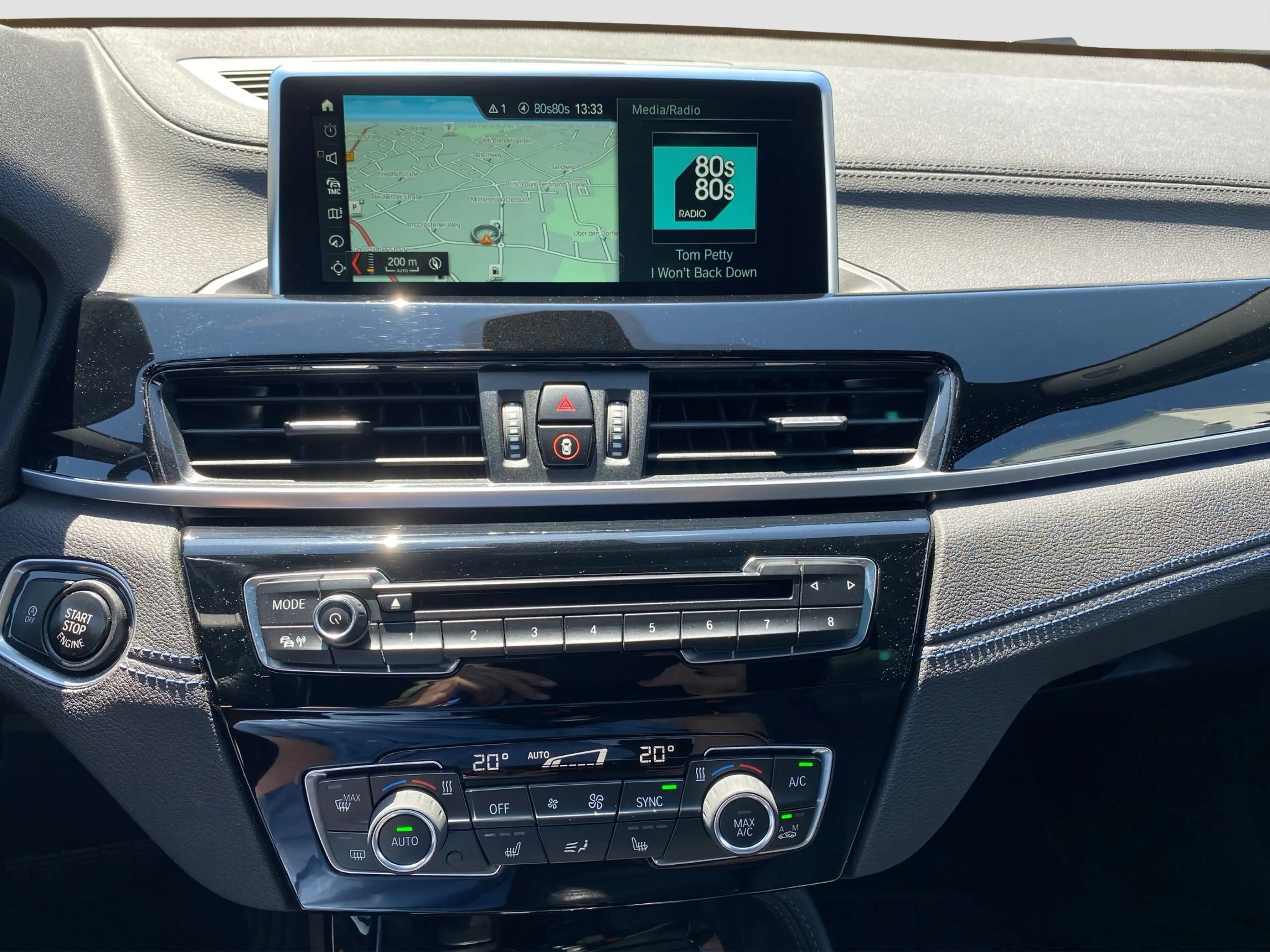 BMW X2 xDrive25d ///M-Sport LED PanoSD SpurAss HUD — photo 14