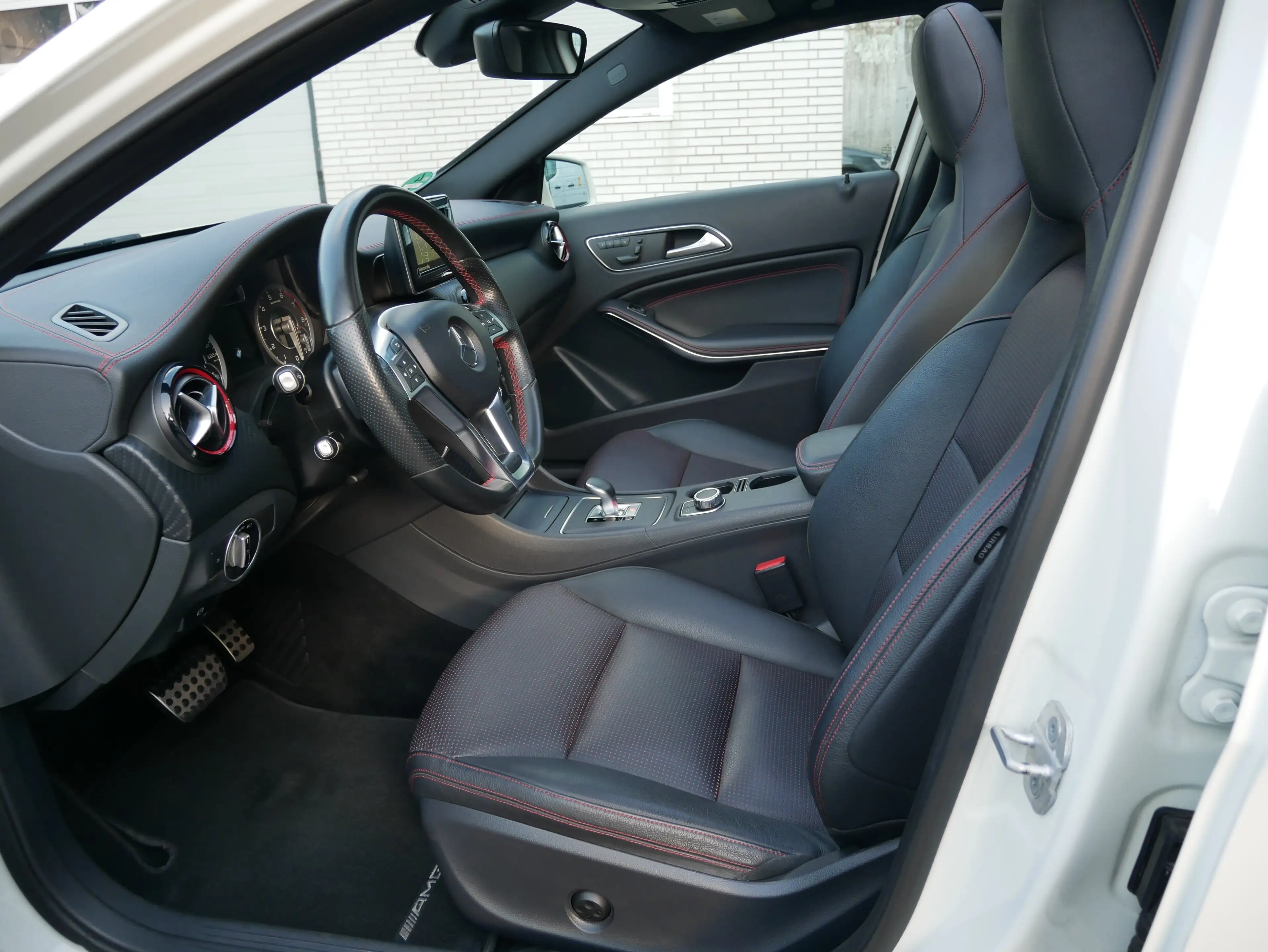 Mercedes-Benz A 45 AMG A 45 AMG 4Matic Bi-Xenon ILS Pano H&K Totwinke Kam — photo 9