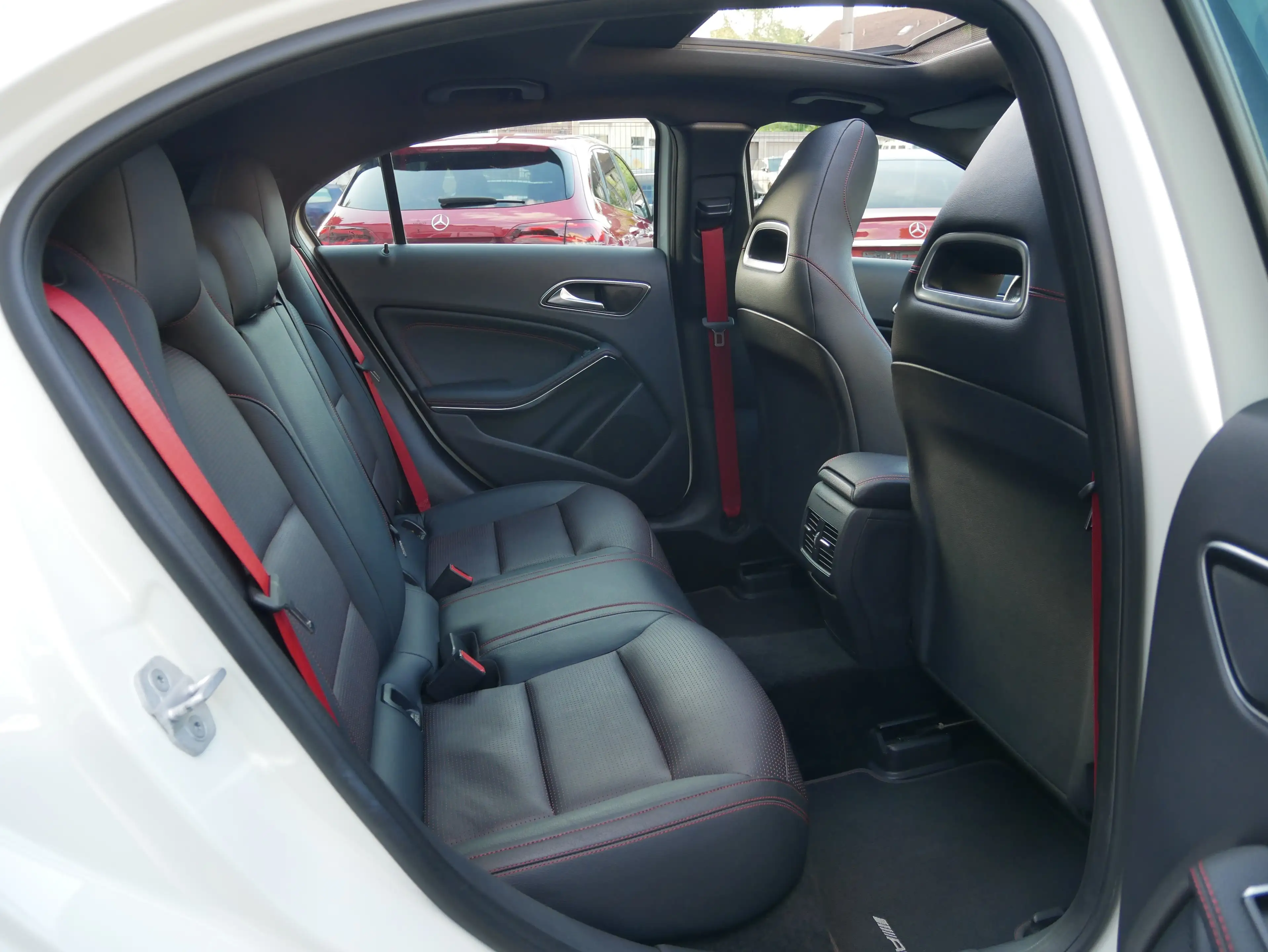 Mercedes-Benz A 45 AMG A 45 AMG 4Matic Bi-Xenon ILS Pano H&K Totwinke Kam — photo 14