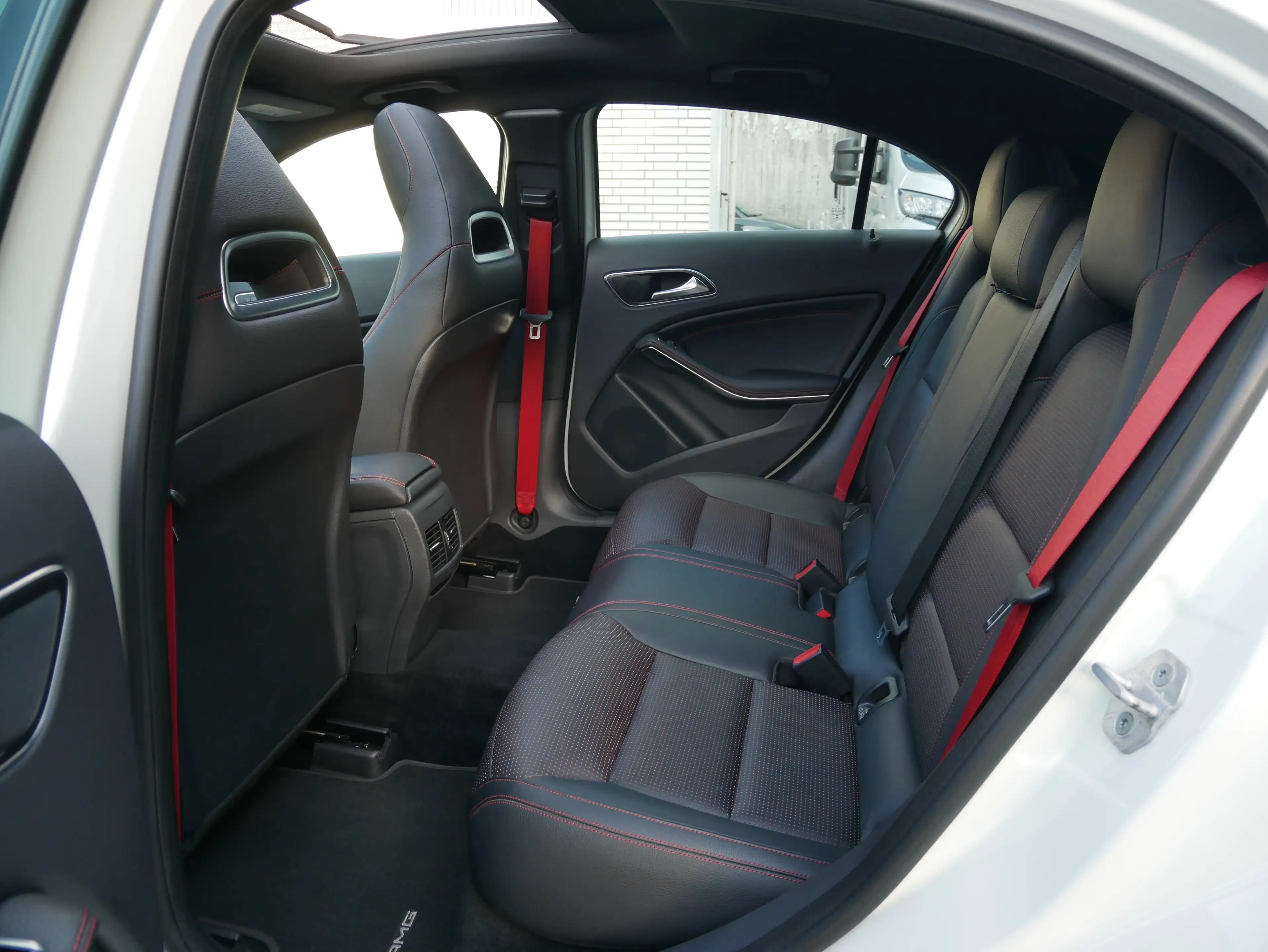 Mercedes-Benz A 45 AMG A 45 AMG 4Matic Bi-Xenon ILS Pano H&K Totwinke Kam — photo 15