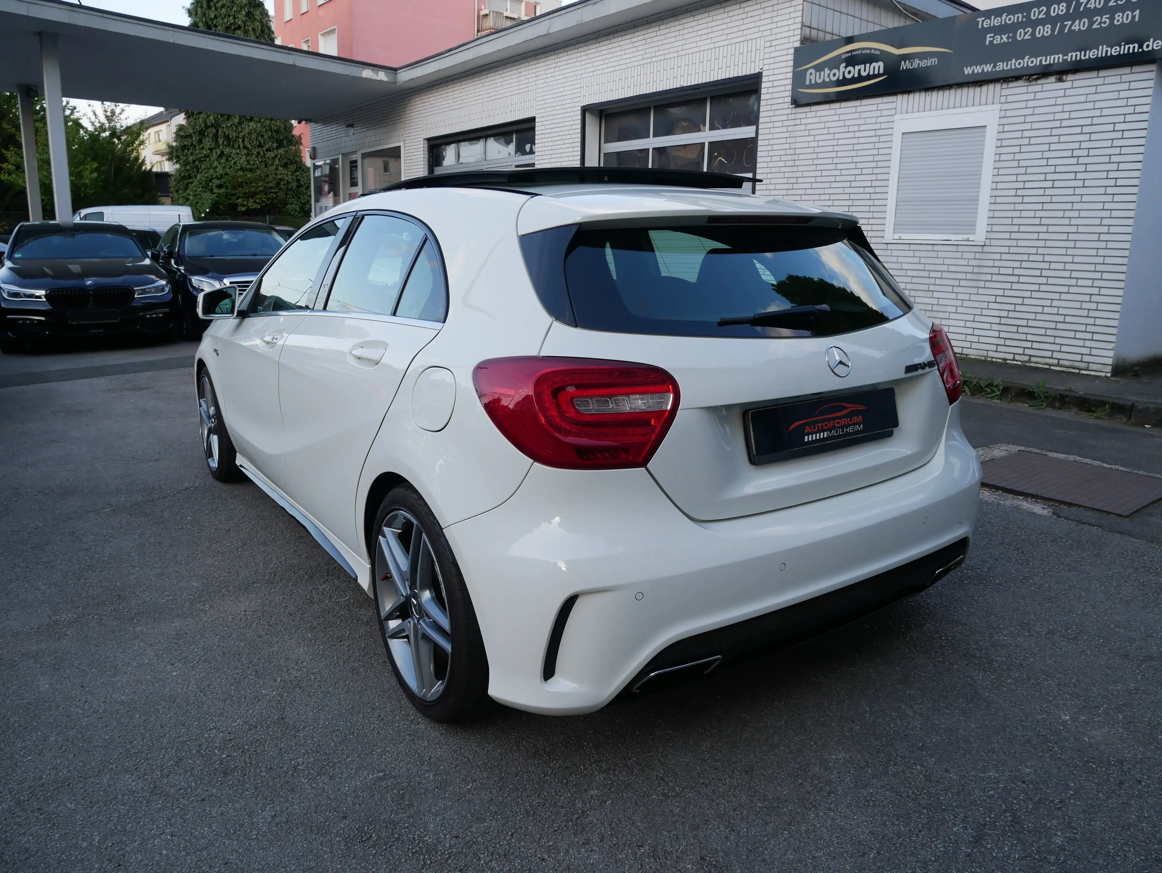 Mercedes-Benz A 45 AMG A 45 AMG 4Matic Bi-Xenon ILS Pano H&K Totwinke Kam — photo 3