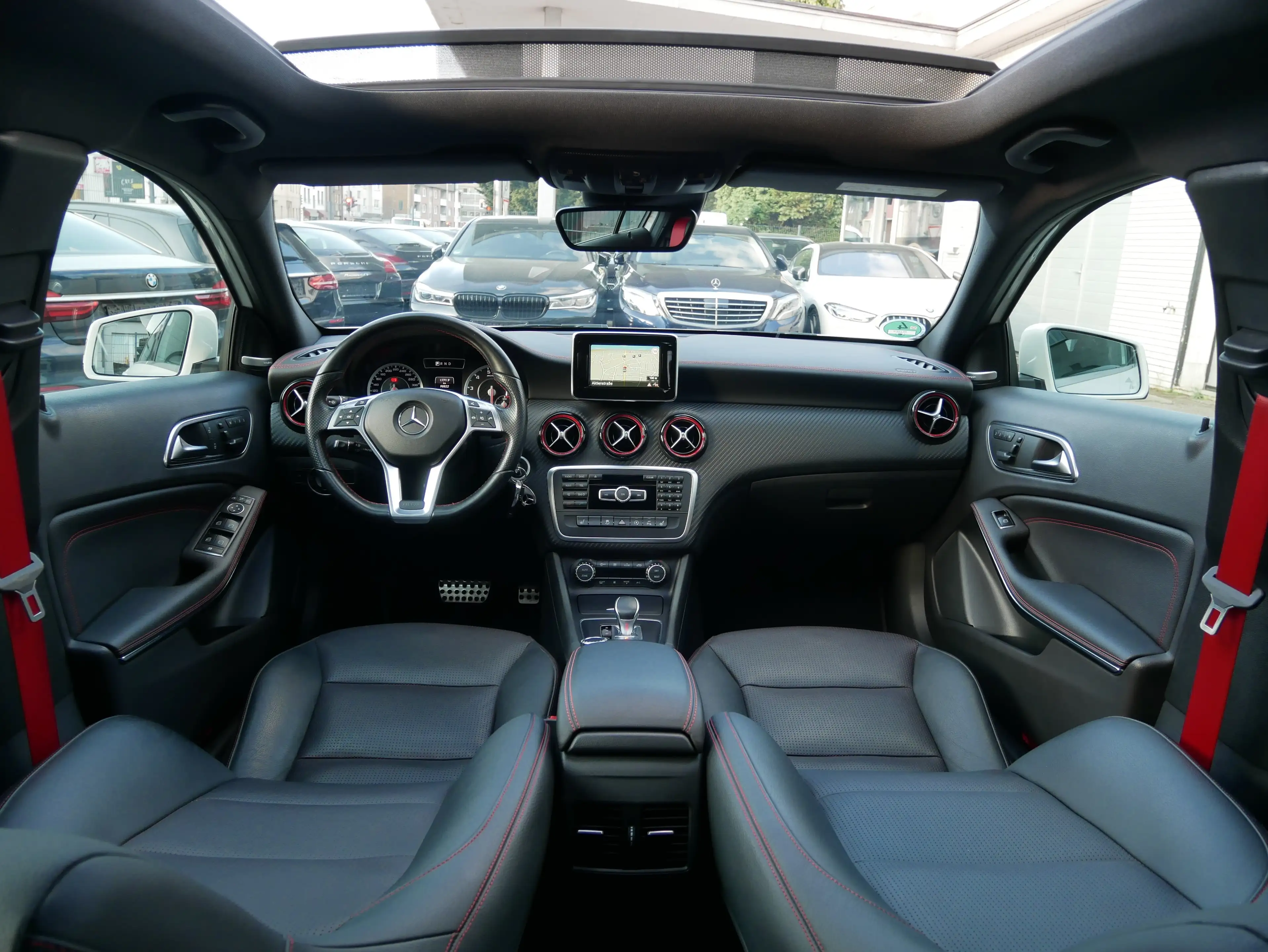 Mercedes-Benz A 45 AMG A 45 AMG 4Matic Bi-Xenon ILS Pano H&K Totwinke Kam — photo 13