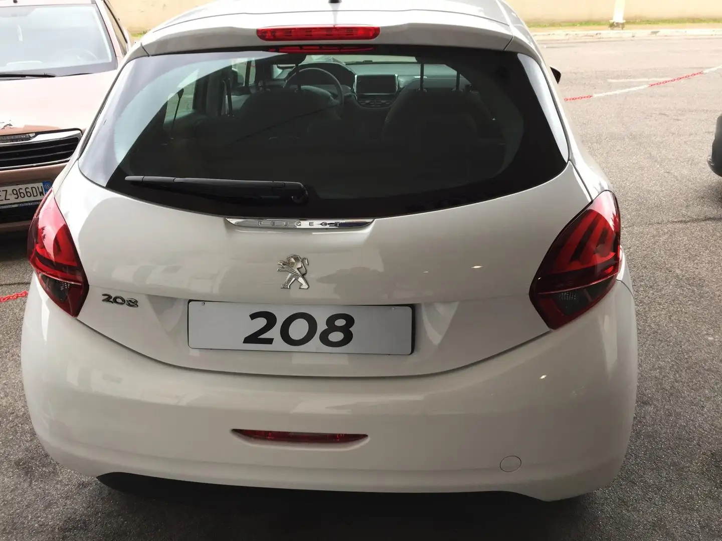 Peugeot 208 5p 1.5 bluehdi Active s Белый - 2