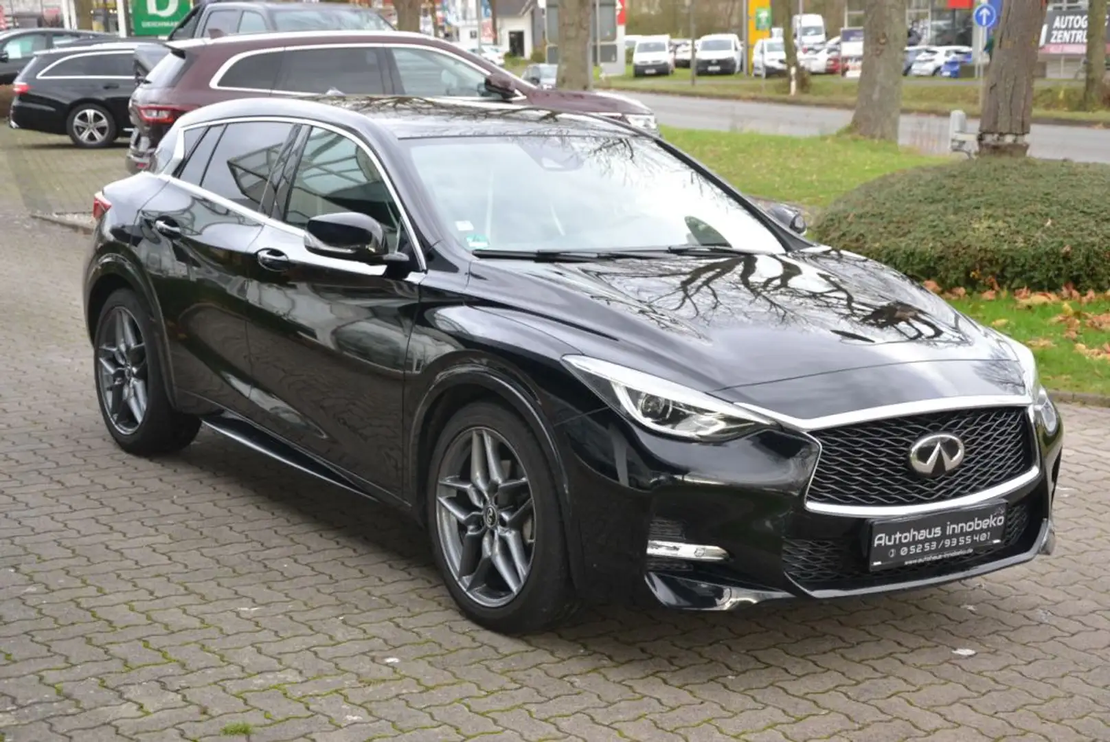 Infiniti Q30 2.0t DCT AWD Sport BLACK CITY*PANORAMA Zwart - 2