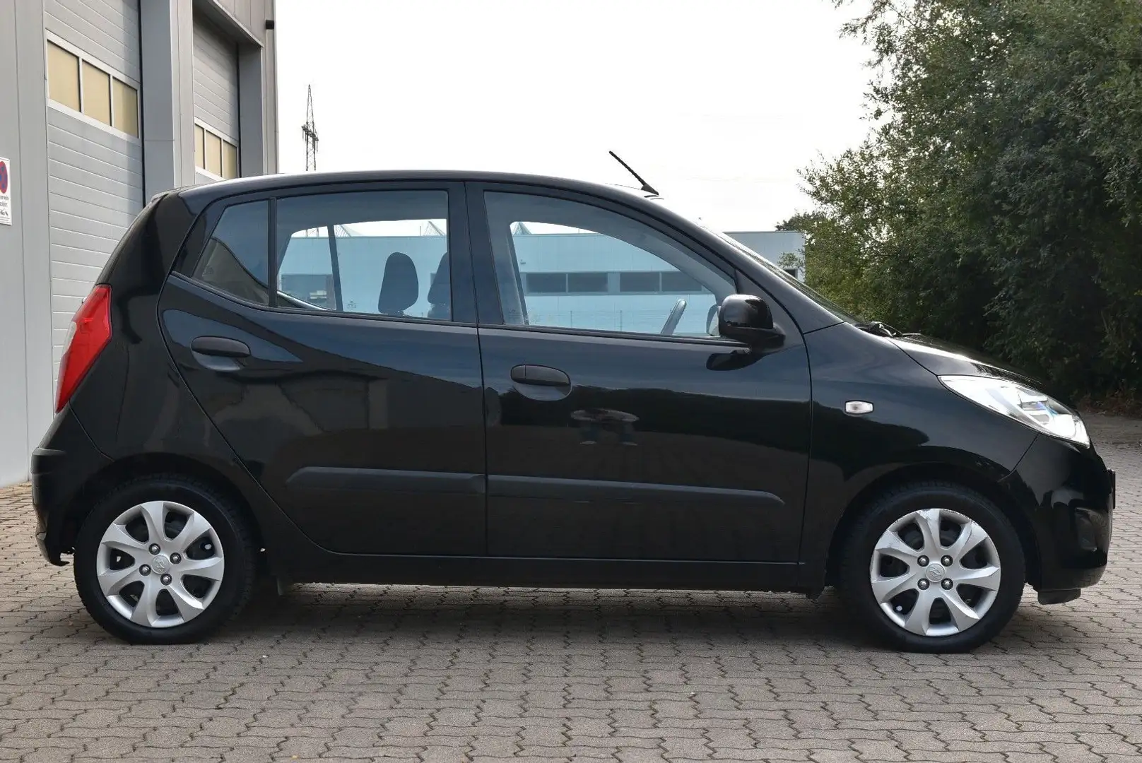 Hyundai i10 5 Star Edition Klima/Navi/TÜV 06/2027 Schwarz - 2