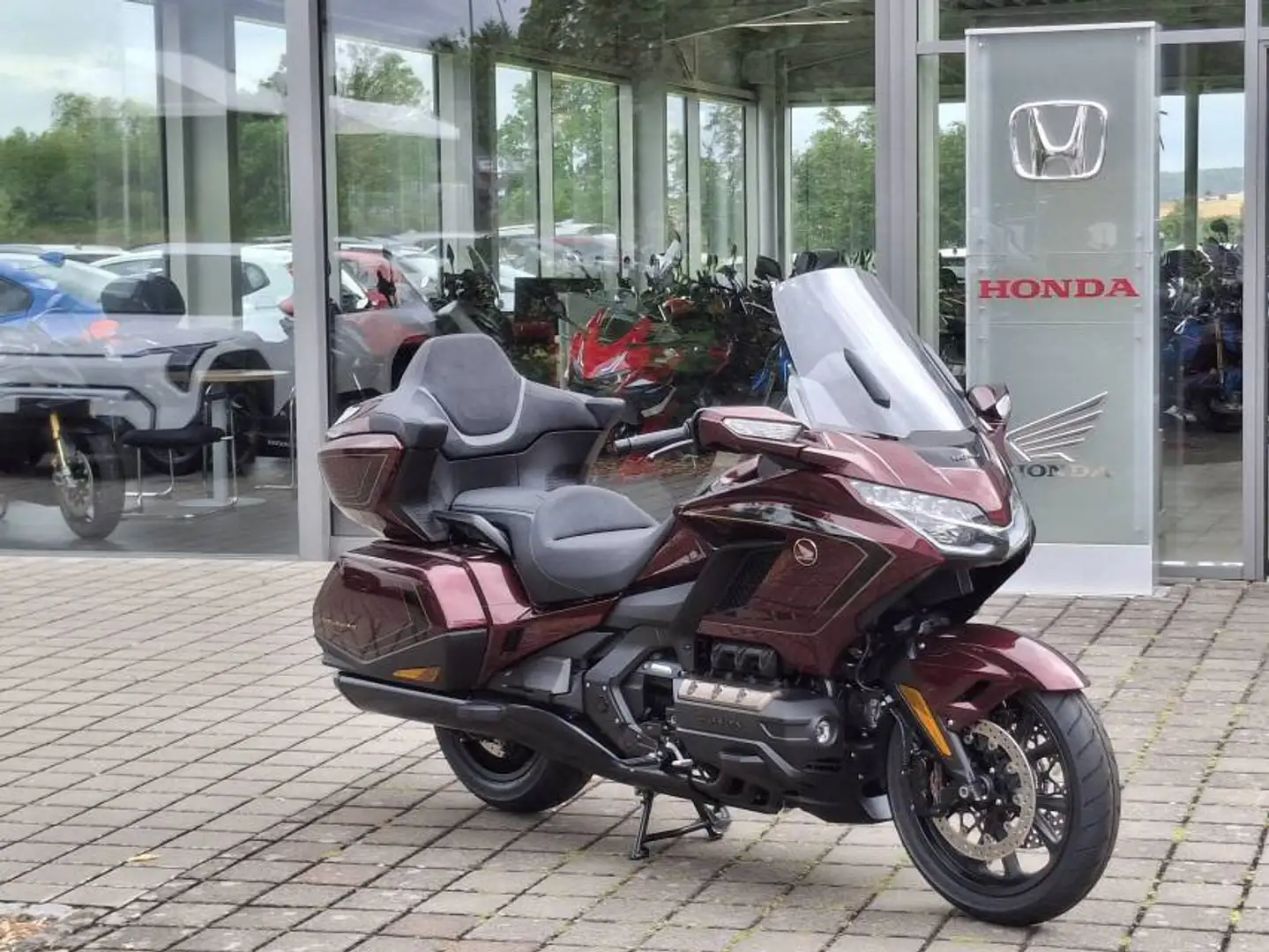 Honda Gold Wing GL1800 Gold Wing Tour 50th Anniversary mit 6 Jahre Rojo - 1