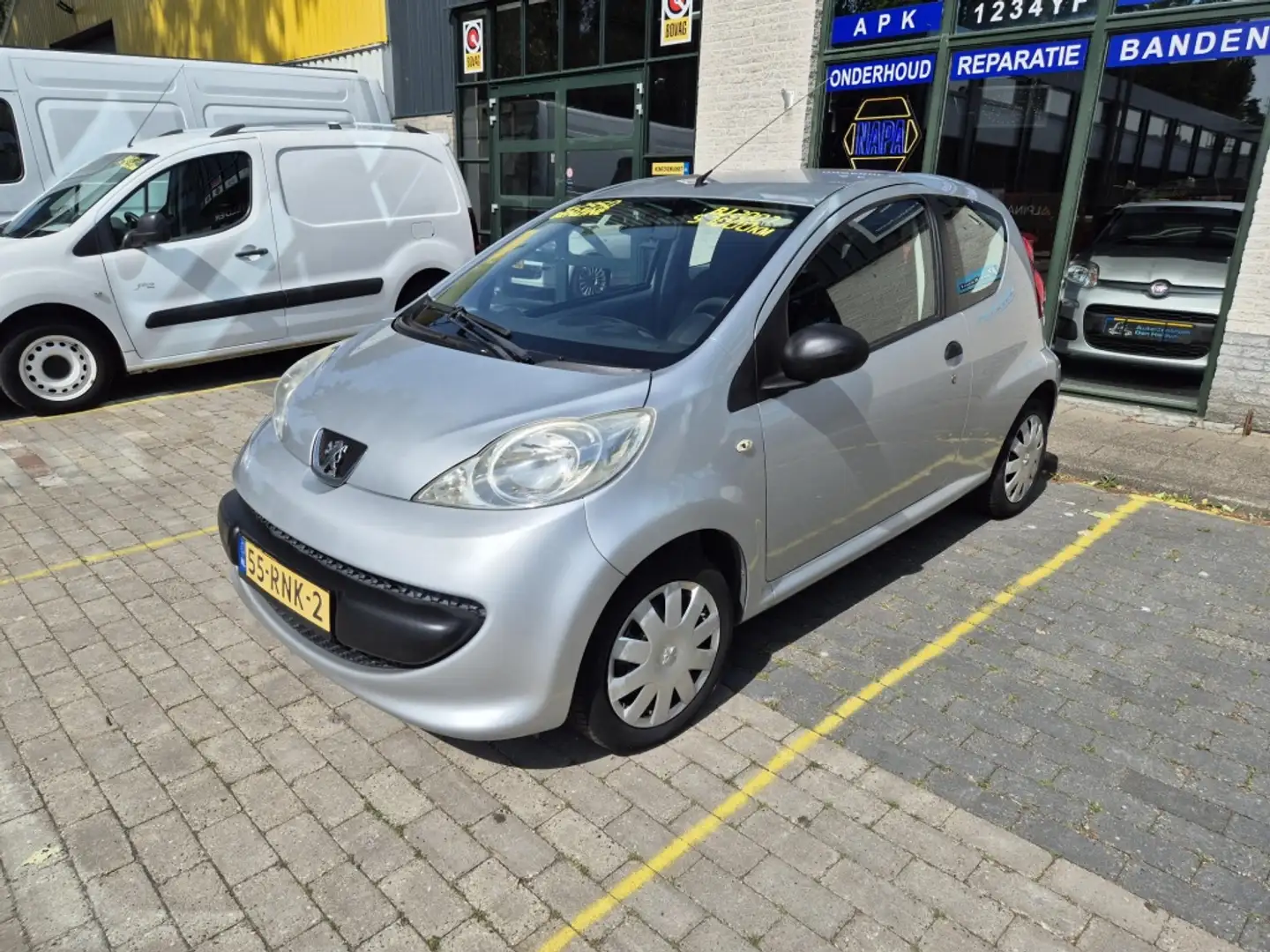 Peugeot 107 1.0-12V XR Grijs - 1