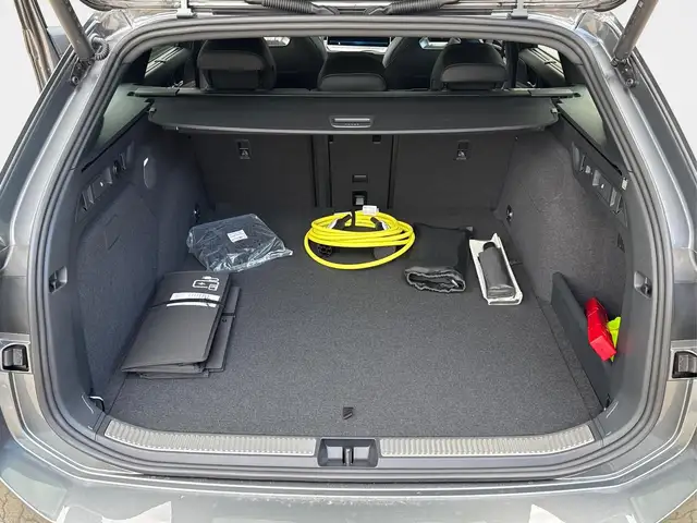 Volkswagen Passat Variant R-Line Edition Plus LEDER+PANO+AHK+MATRIX+eHK+3... Ansicht 10