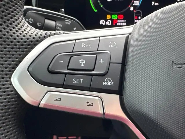 Volkswagen Passat Variant R-Line Edition Plus LEDER+PANO+AHK+MATRIX+eHK+3... Ansicht 25