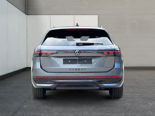 Volkswagen Passat Variant R-Line Edition Plus LEDER+PANO+AHK+MATRIX+eHK+3... Ansicht 4