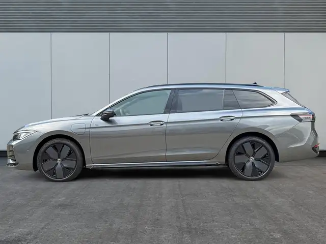 Volkswagen Passat Variant R-Line Edition Plus LEDER+PANO+AHK+MATRIX+eHK+3... Ansicht 2