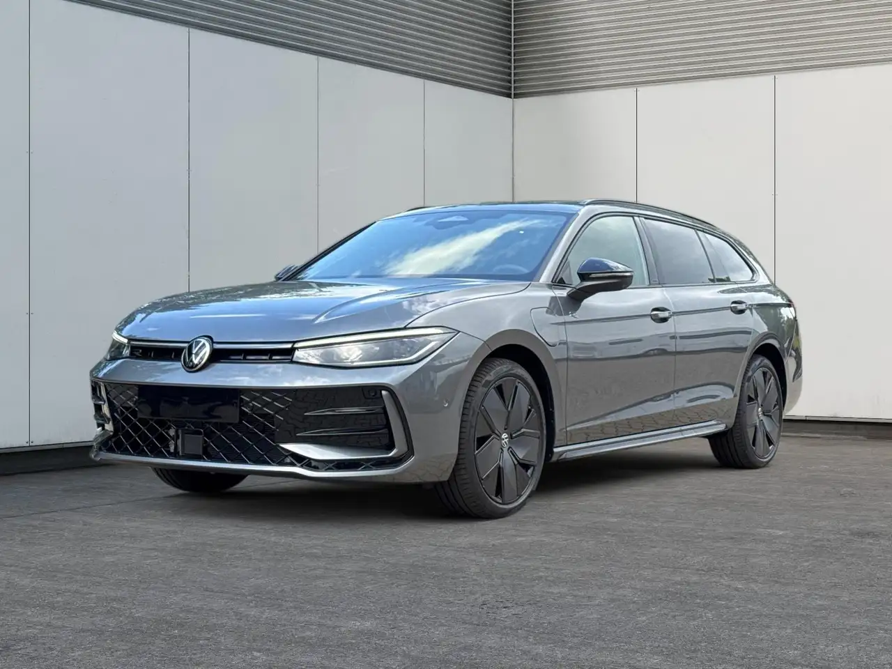 Volkswagen Passat Variant R-Line Edition Plus LEDER+PANO+AHK+MATRIX+eHK+3...