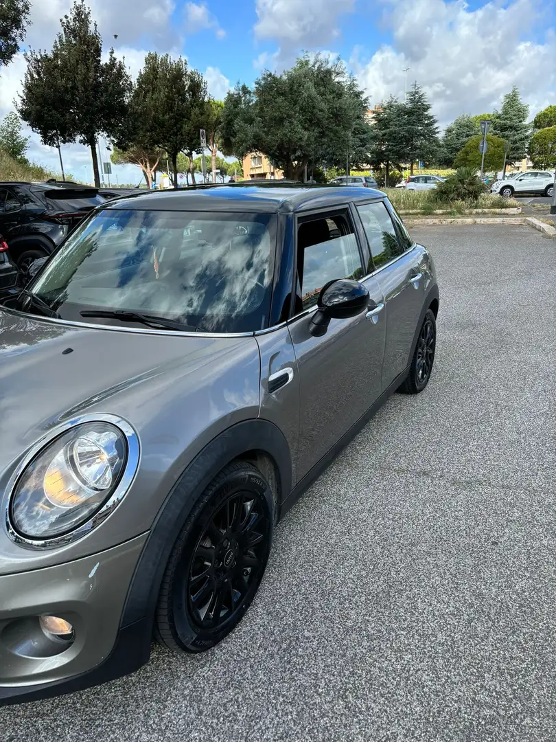 MINI Cooper D Mini IV F55-F56 2014 1.5 5p auto my18 Grau - 2