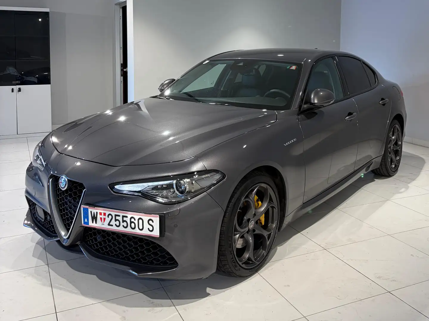 Alfa Romeo Giulia Veloce 2,0 280 AT AWD Grau - 1