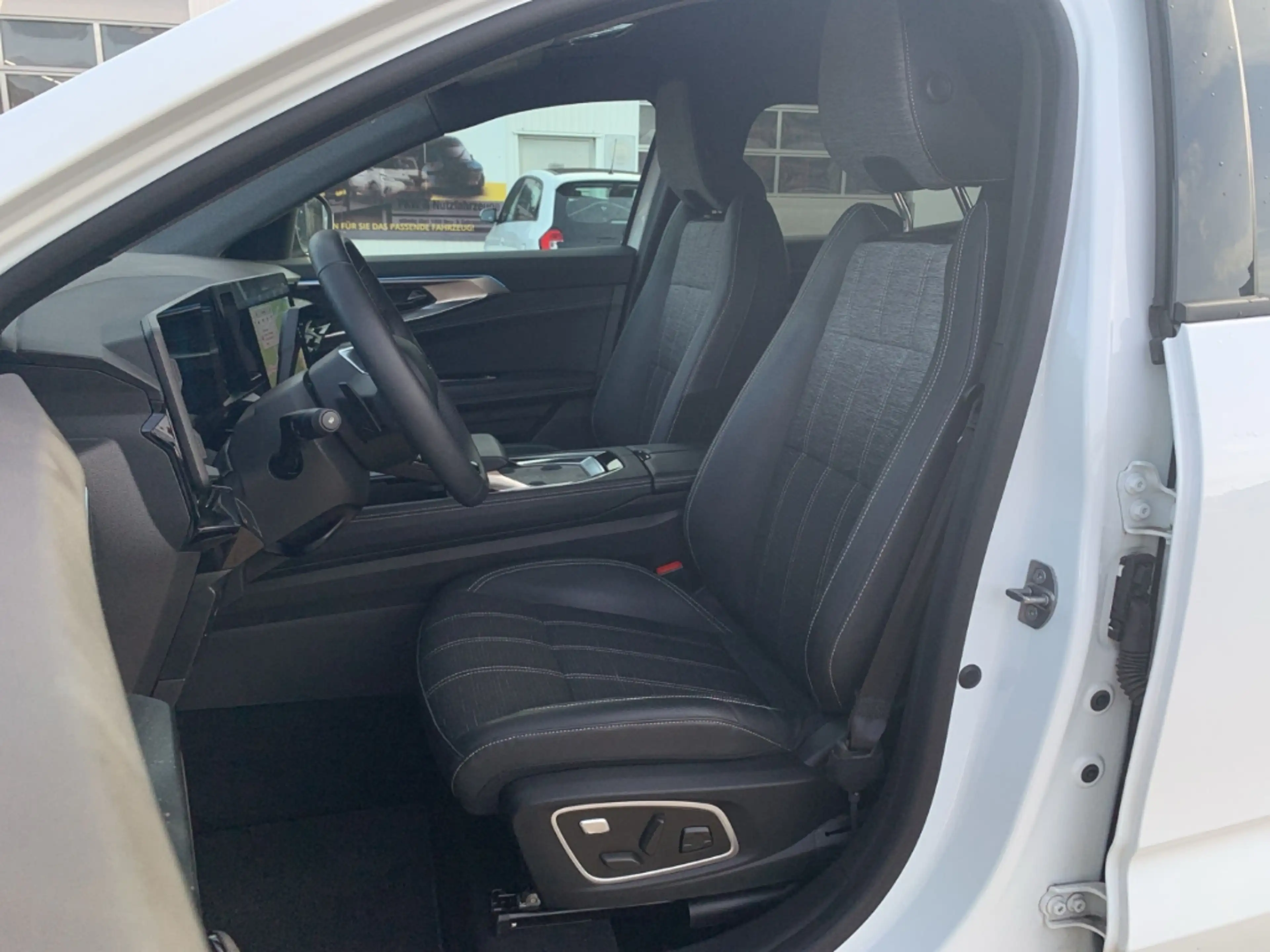 Renault Austral TECHNO MILD HYBRID 160 EDC Techno KLIMA+LED+PDC — photo 9