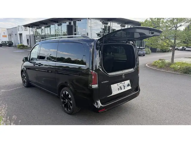 Mercedes-Benz V-Class view 6